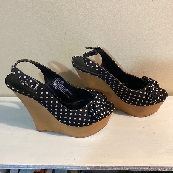 Black and white polka dot peep toe wedge heels - Picture 3 of 6